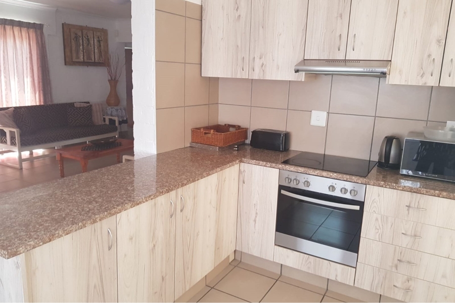 To Let 6 Bedroom Property for Rent in Apollo Ridge Western Cape